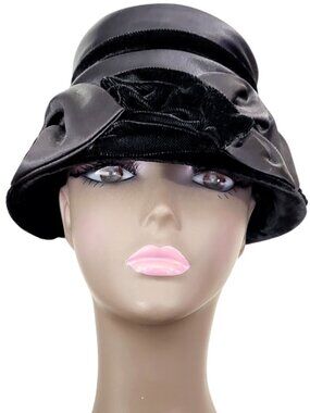 VINTAGE 50's 60's Union Made Black Velvet & Gray Bow Hat - Women's Size 20-21"